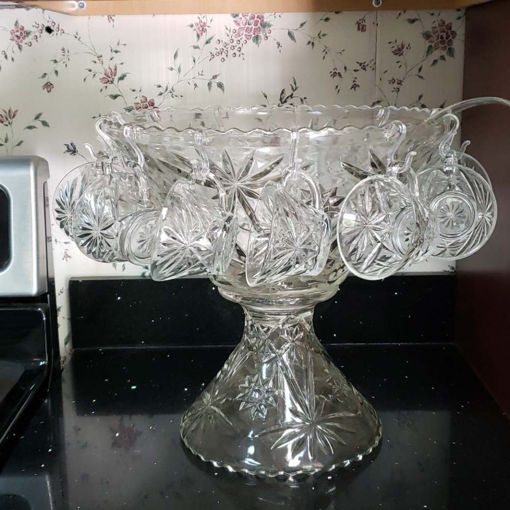 READ BEFORE PURCHASING. Vintage Anchor Hocking 27 Pc Punch Bowl Set - Picture 1 of 4